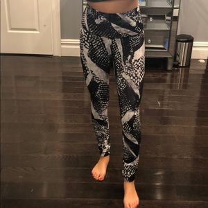 Black and White Lululemon Leggings